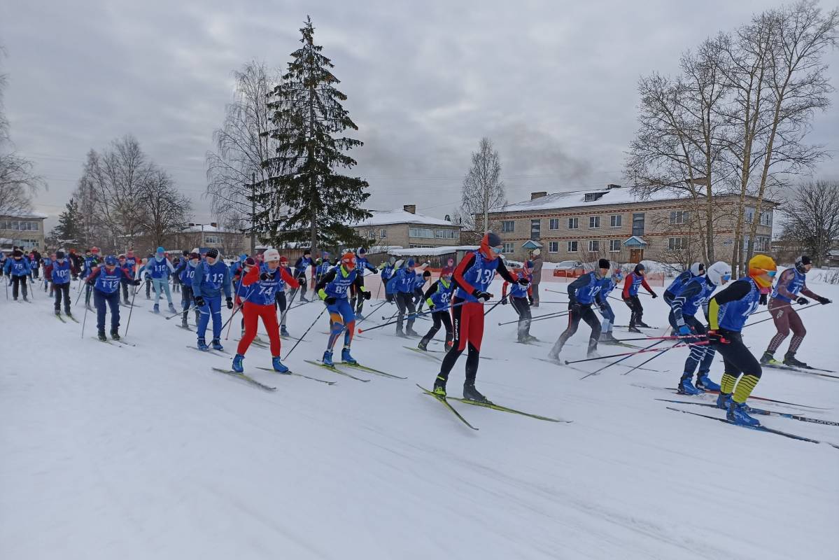 400 лыжников пробежали марафон в Харовске