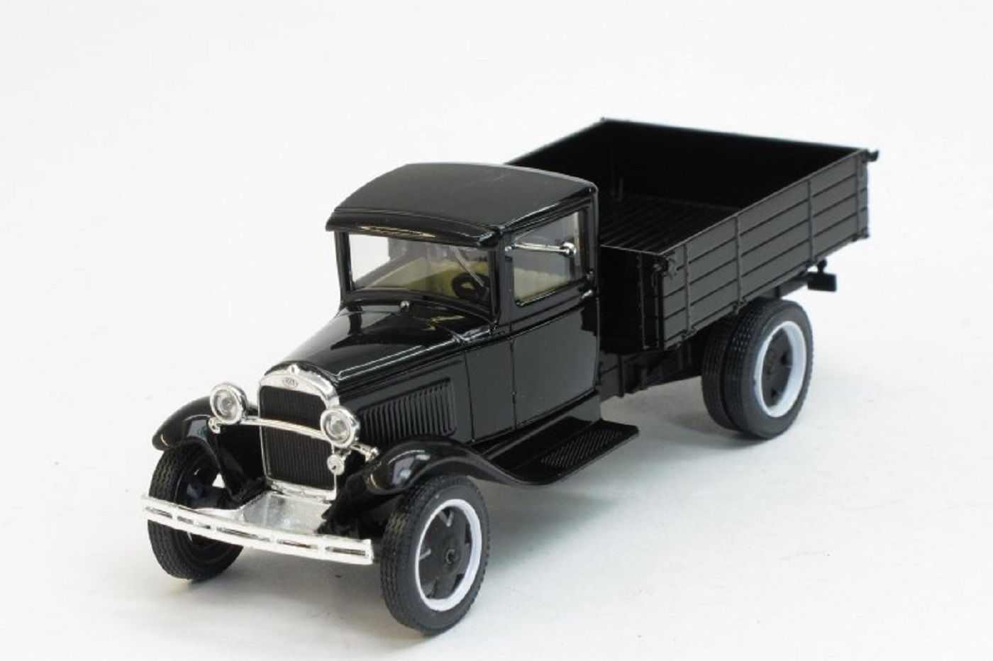 В Вологодском кремле выставят советские автомобили