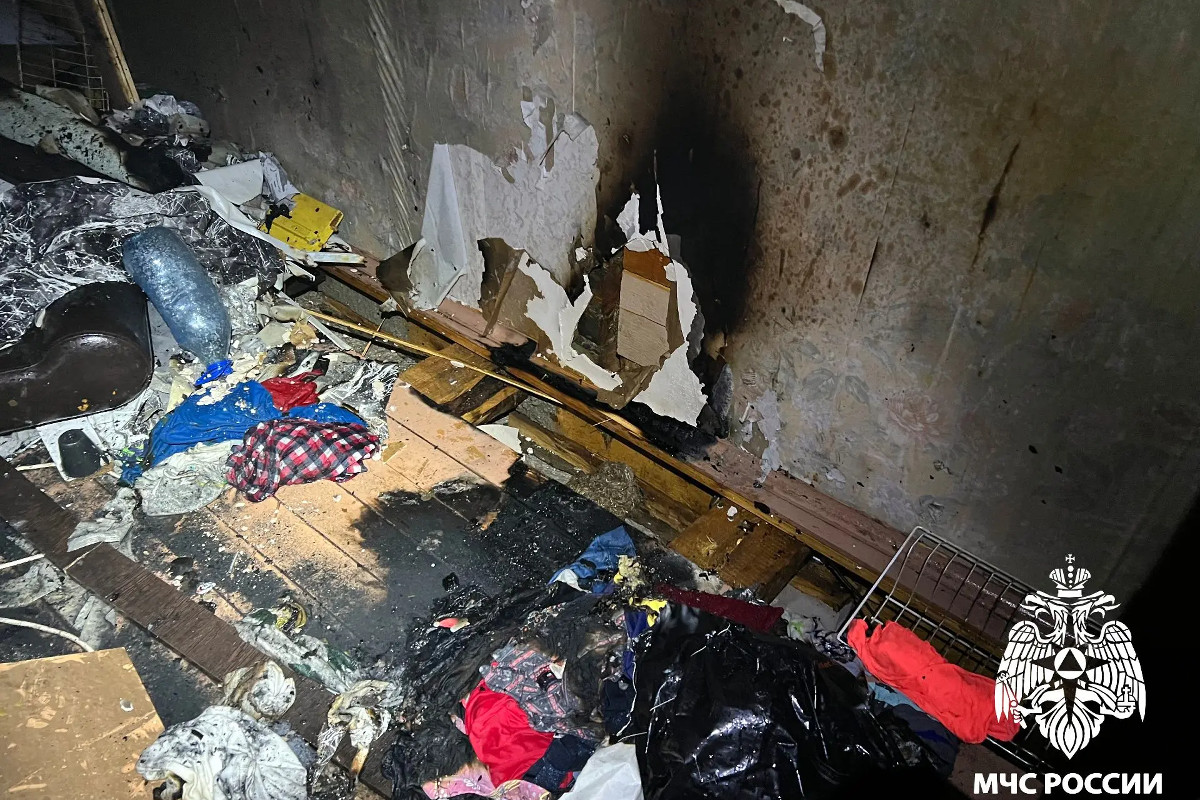 В Вологде ночью с трех сторон подожгли деревянный дом с людьми