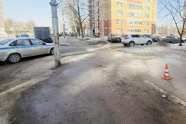 В Череповце «ГАЗель» сбила пенсионера на тротуаре