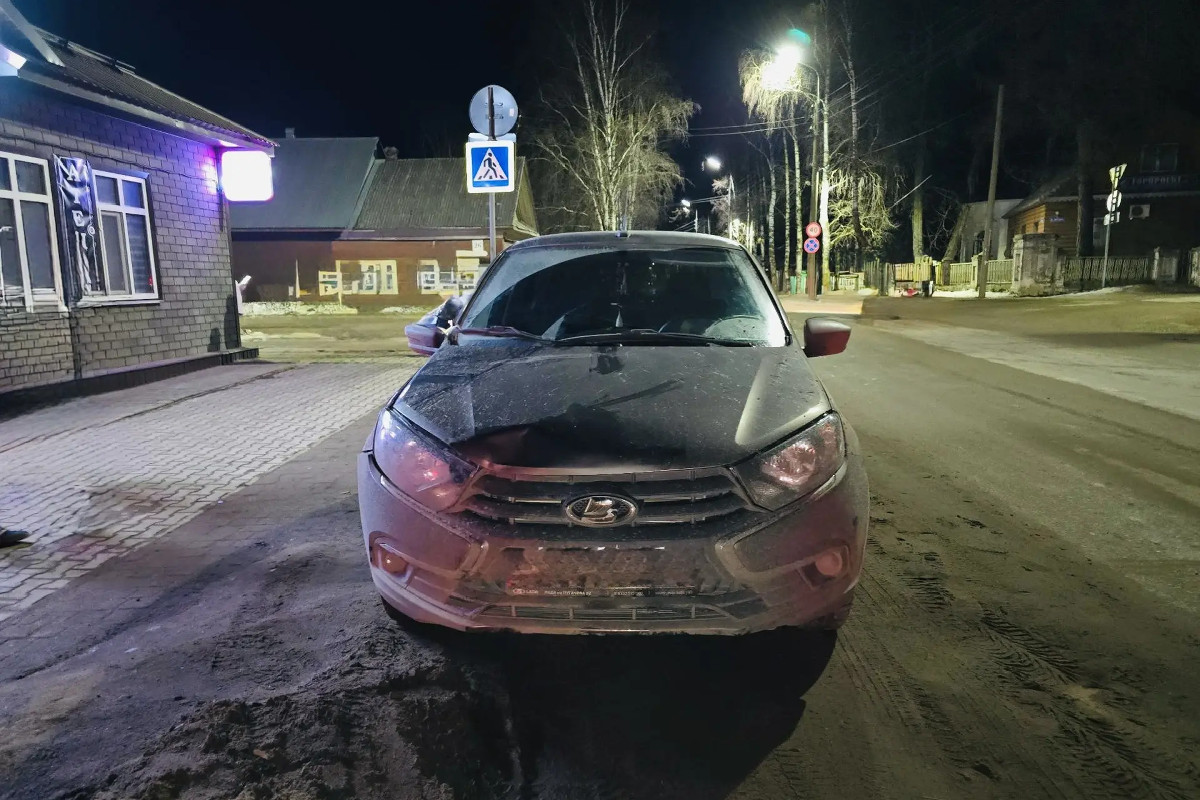 В Великом Устюге водитель-новичок сбил сразу двух девушек на «зебре»