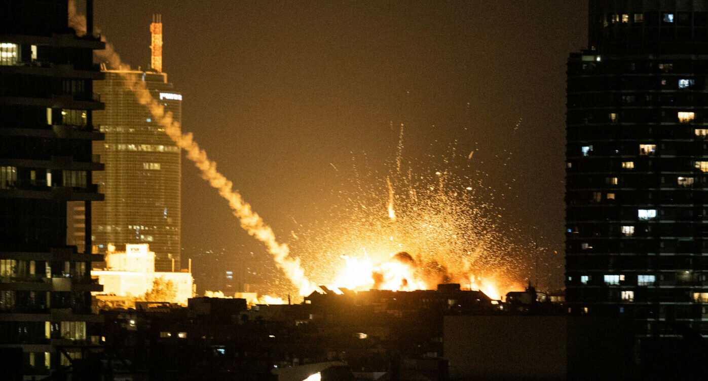 Как долго сможет выстоять Иран под ударами США? Дональд Трамп уже нашел стране новых лидеров