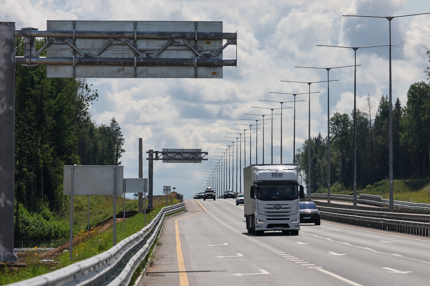 Ограничения для грузового транспорта вводят в Вологодской области