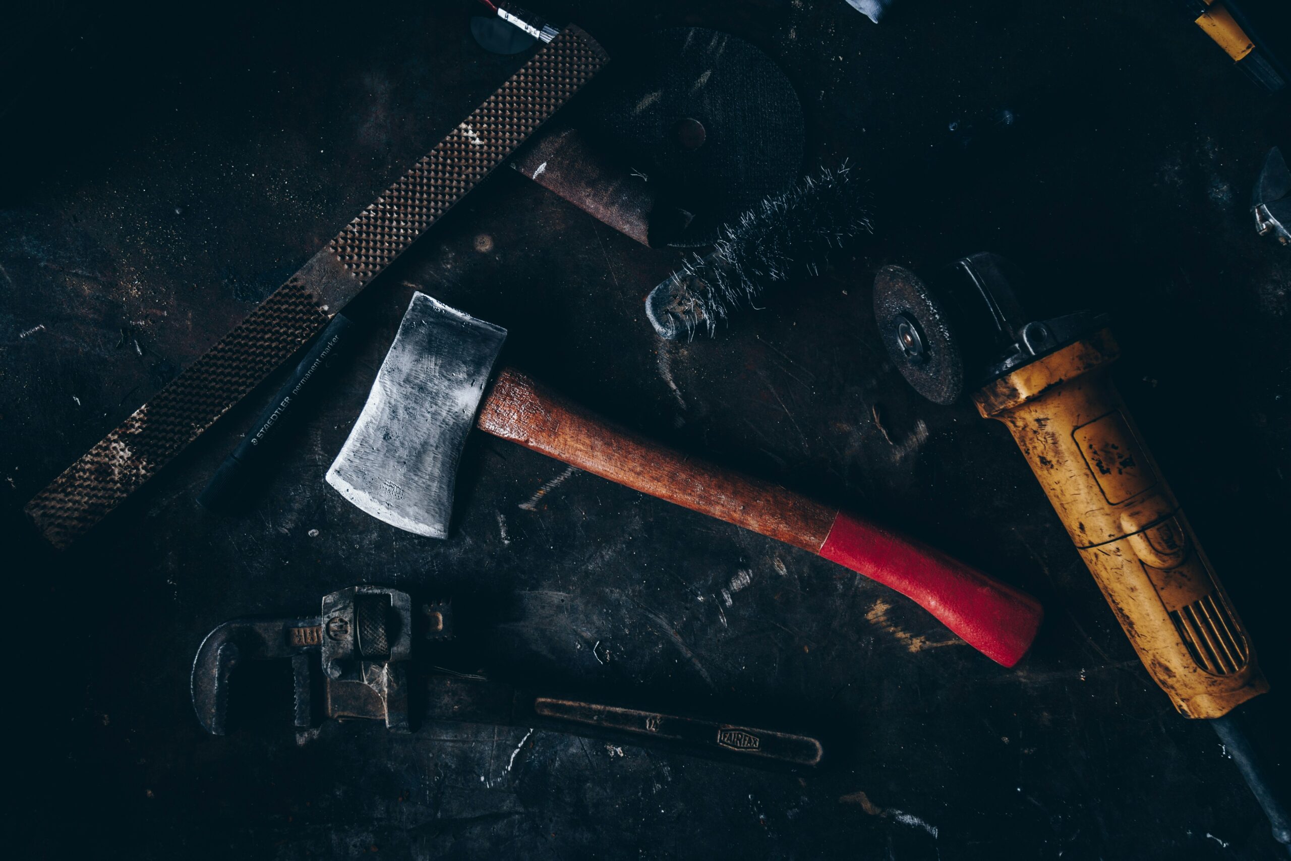 В Вологде мужчина угрожал продавцу топором