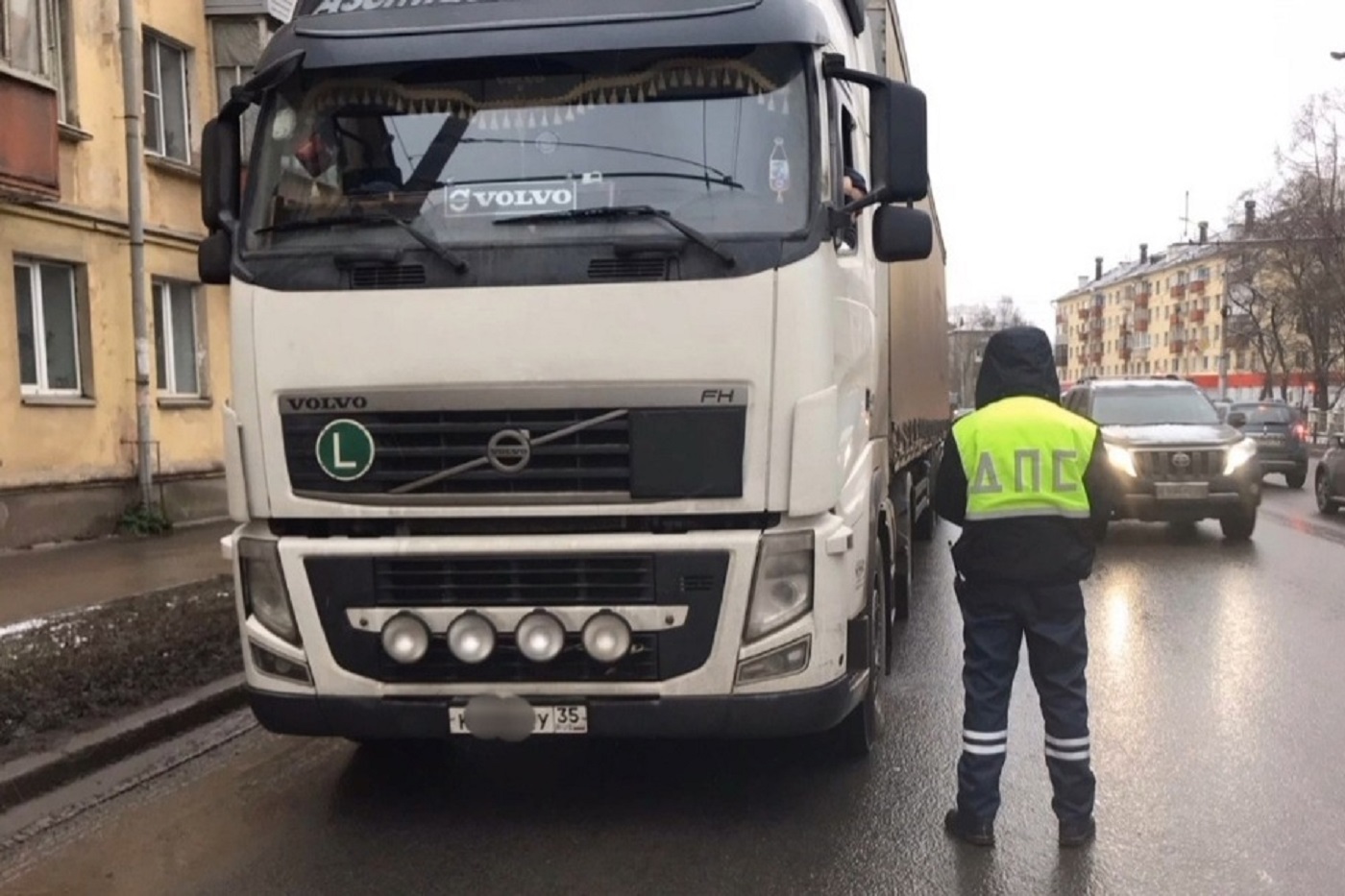 В Вологде почти на три недели ограничат движение грузовых автомобилей