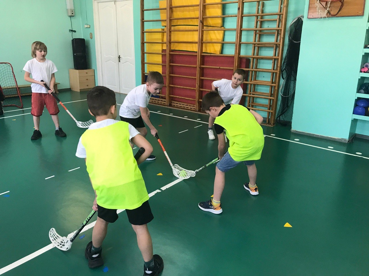 В Череповце более 190 детей с ОВЗ стали участниками масштабного фестиваля флорбола