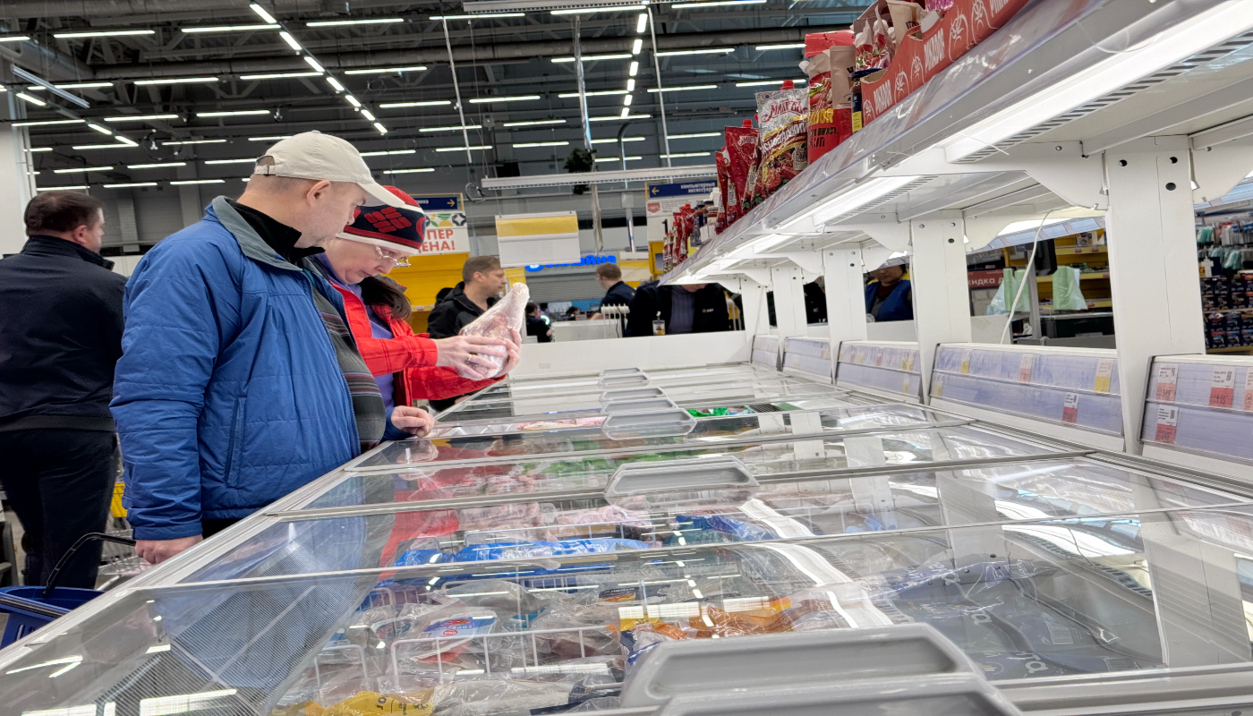 Назван продукт, который незаметно «вымывает» кальций из костей после 50 (его едят все)