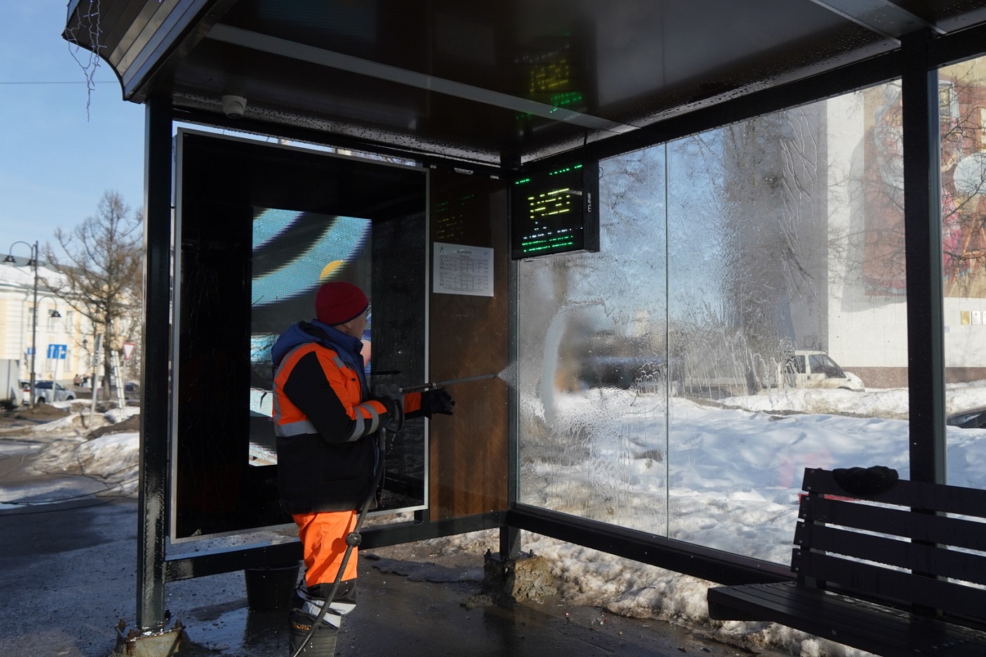 В Вологде приводят в порядок «умные» остановки