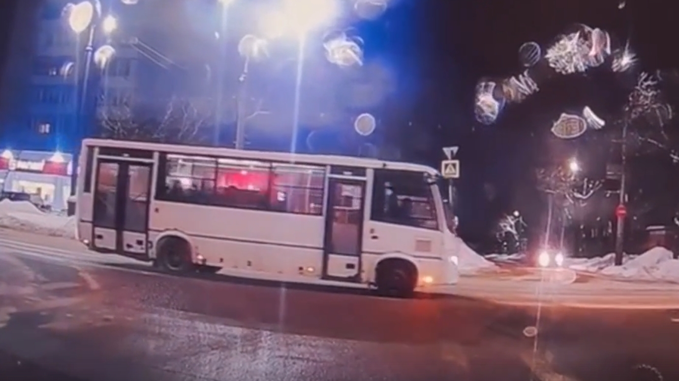 В Вологде наказали водителя автобуса, чуть не спровоцировавшего ДТП