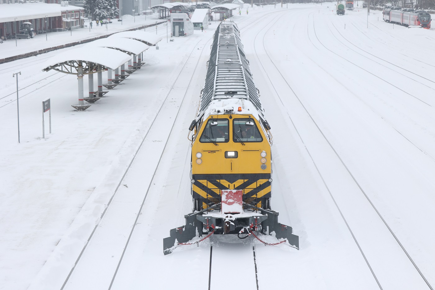 5,8 млн кубометров снега убрано с путей Северной железной дороги за три зимних месяца