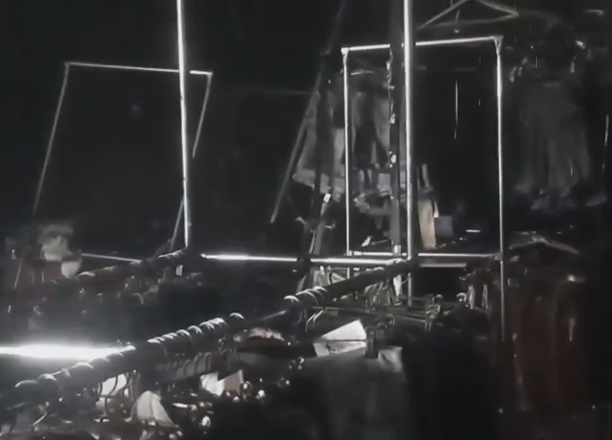 В центре Великого Устюга горел магазин: покупателям удалось выбраться