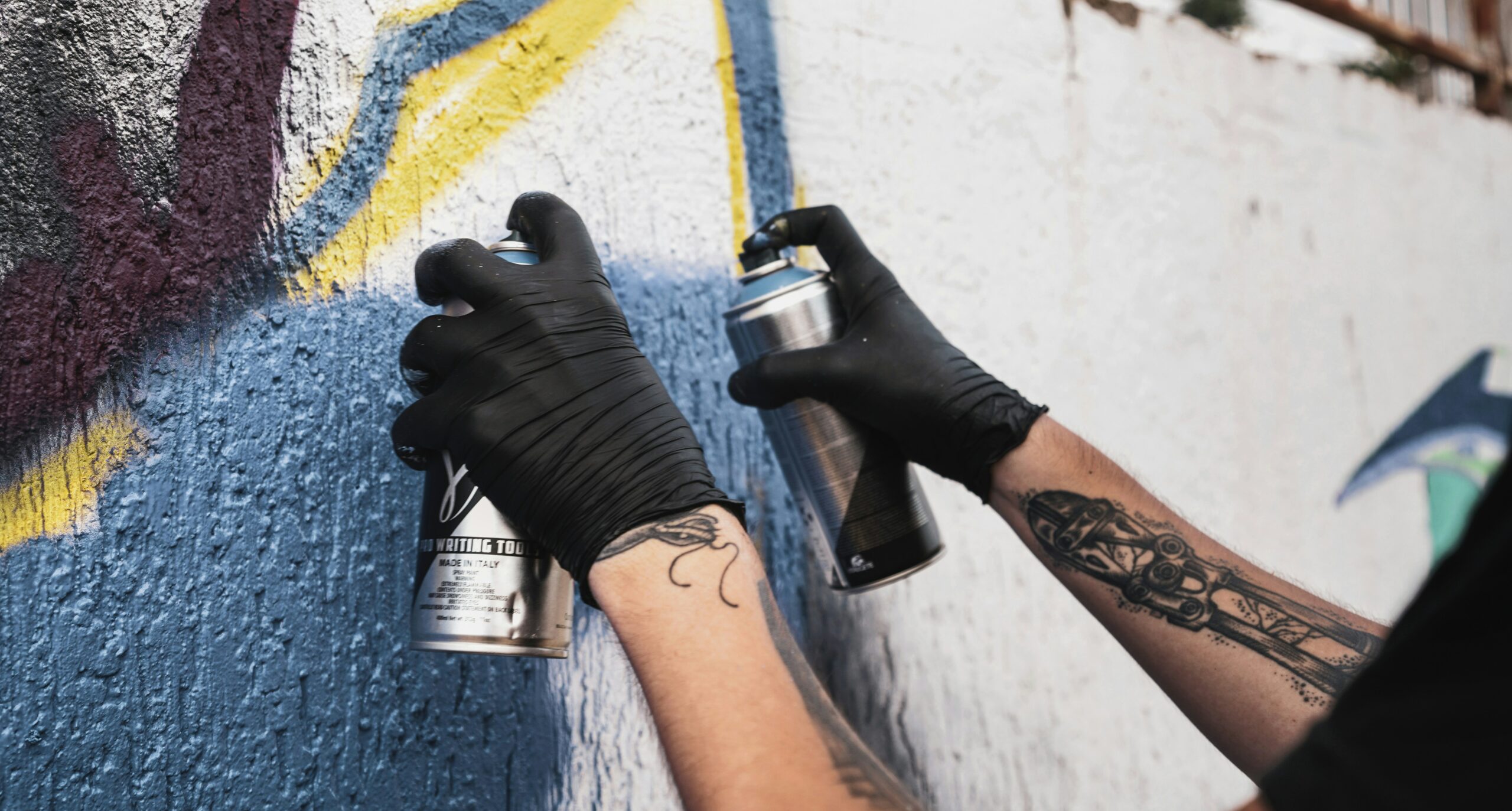 Вологодским детям могут запретить продажу баллончиков с краской