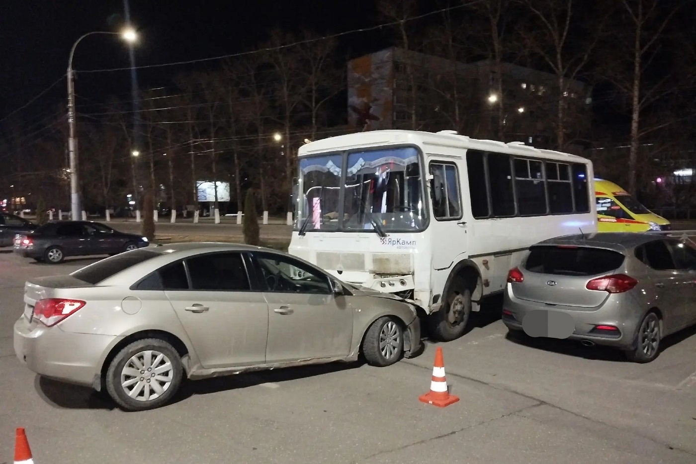 Водитель автобуса скончался прямо за рулем в Вологде