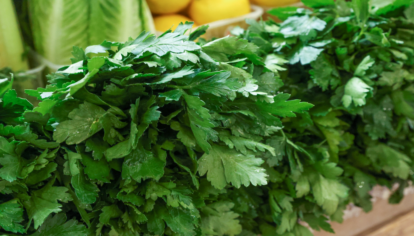 Петрушка вместо мочегонных: почему эта зелень опасна для тех, кто пьёт таблетки