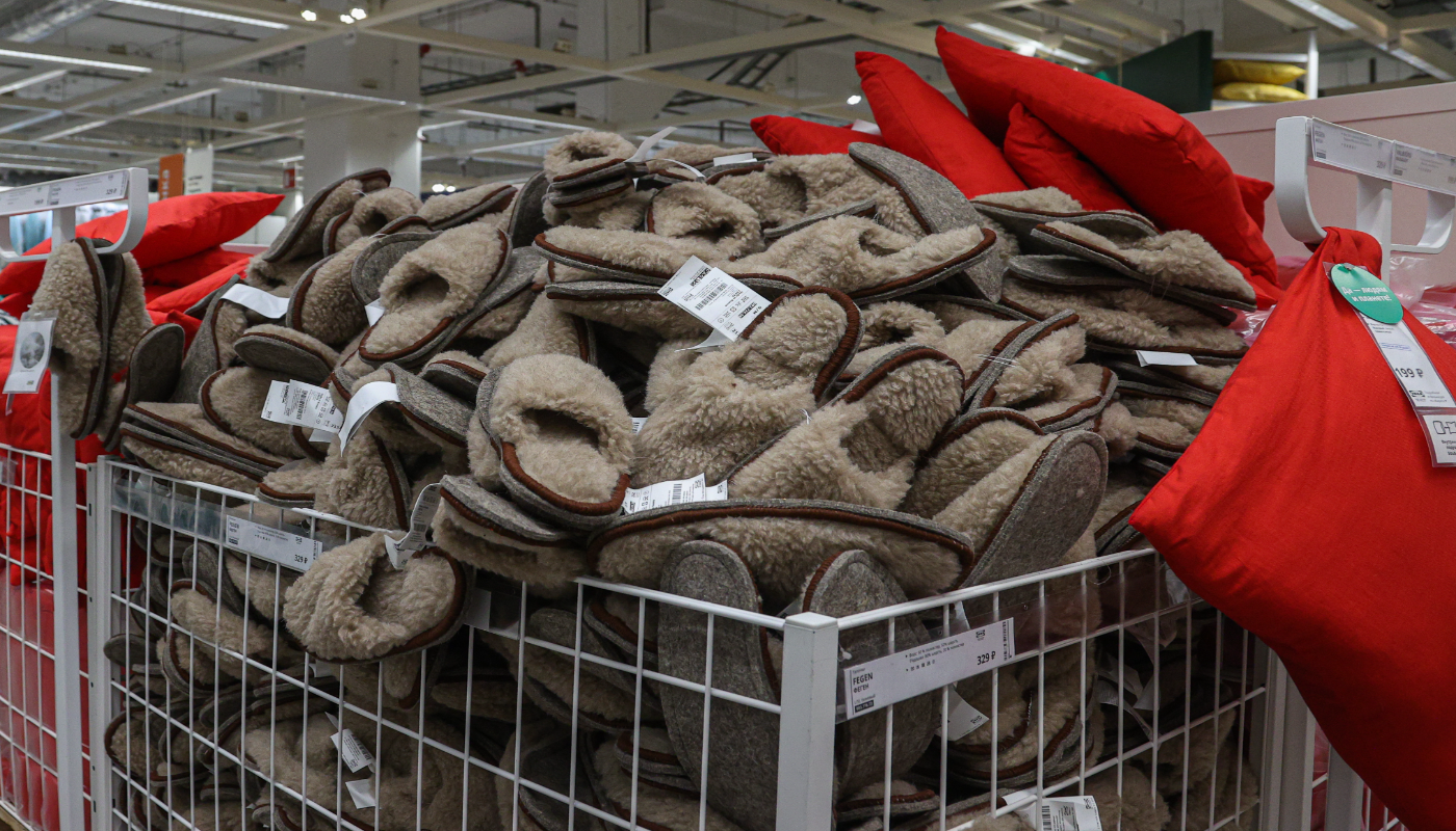 Врачи назвали популярную домашнюю обувь, которая приводит к варикозу и тромбам за полгода