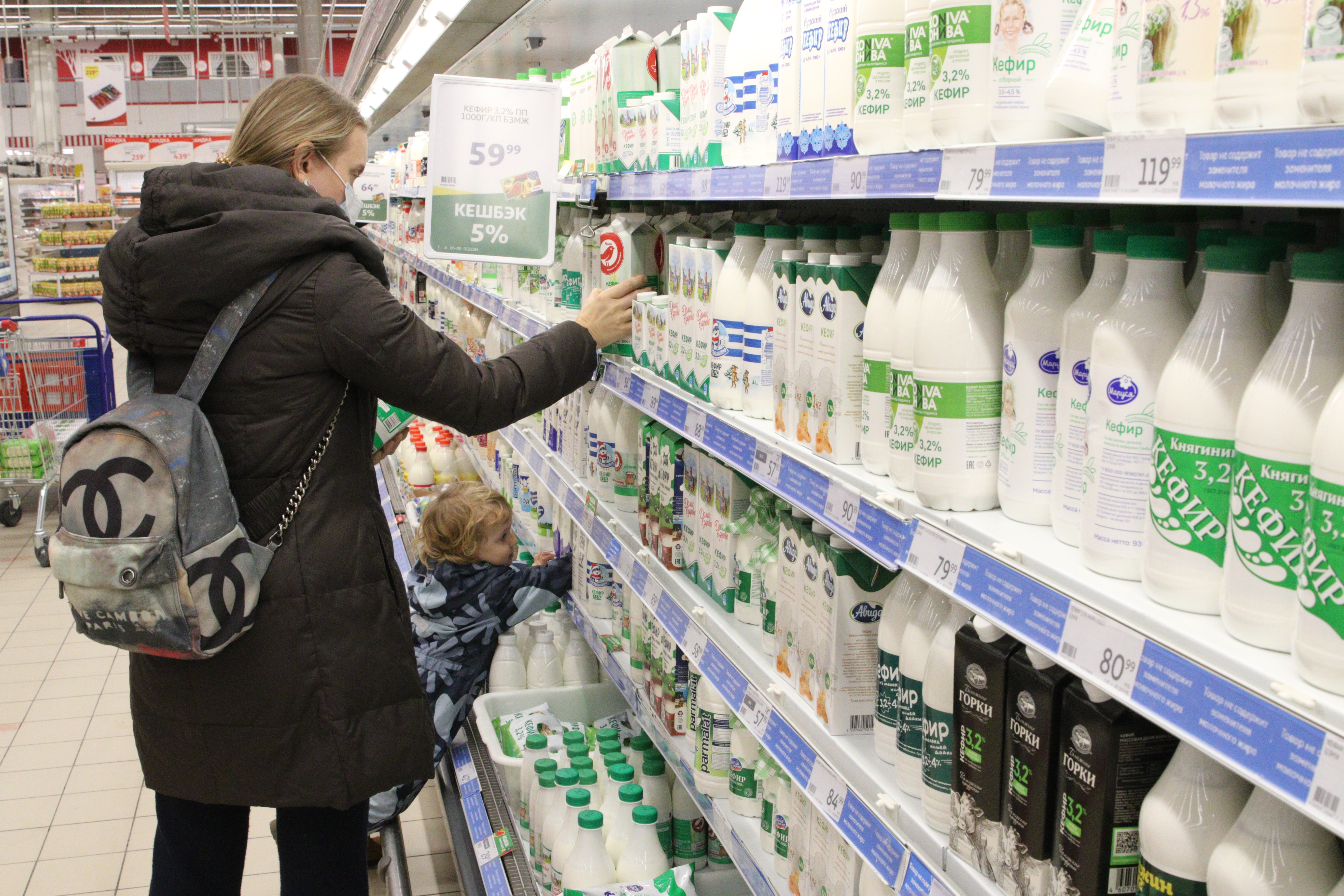 Стакан кефира на ночь больше не лекарство: эндокринологи объяснили, почему сладкий сон превращается в кошмар