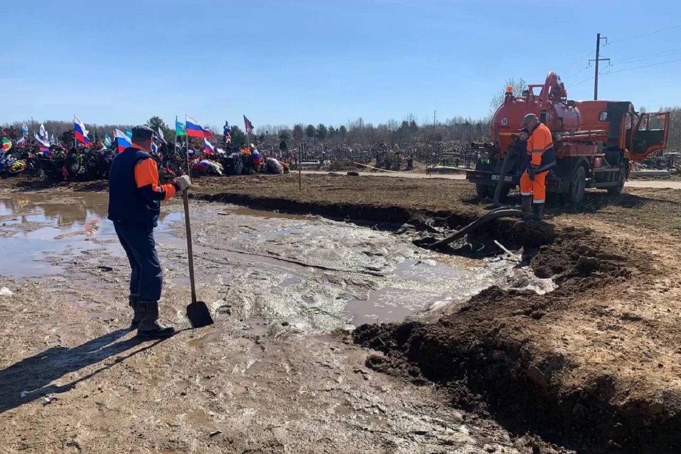 Власти Вологды отреагировали на сообщение о подтоплении Козицинского кладбища