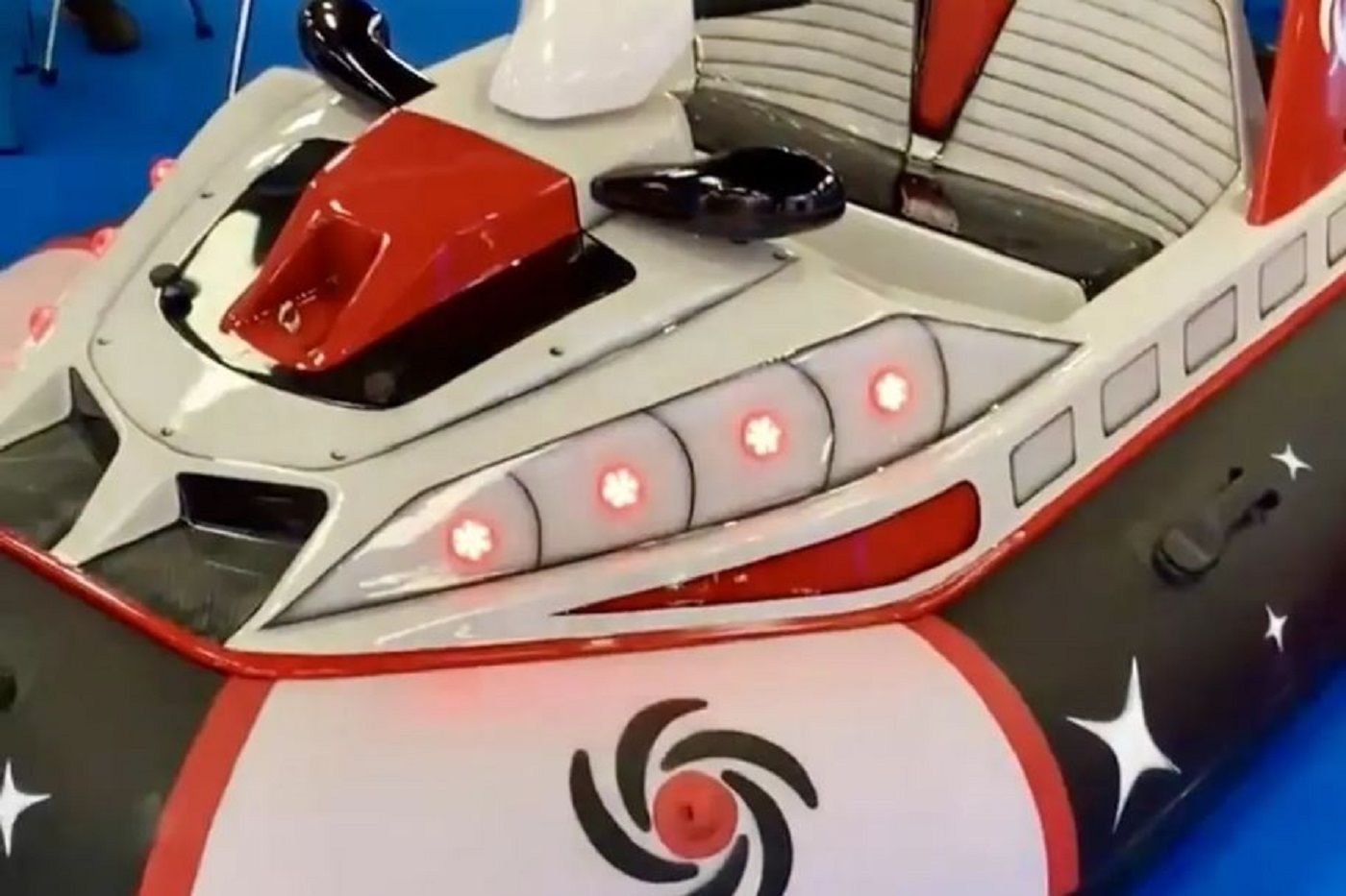 Сергей Жестянников показал электролодки для пруда в Кремлевском саду