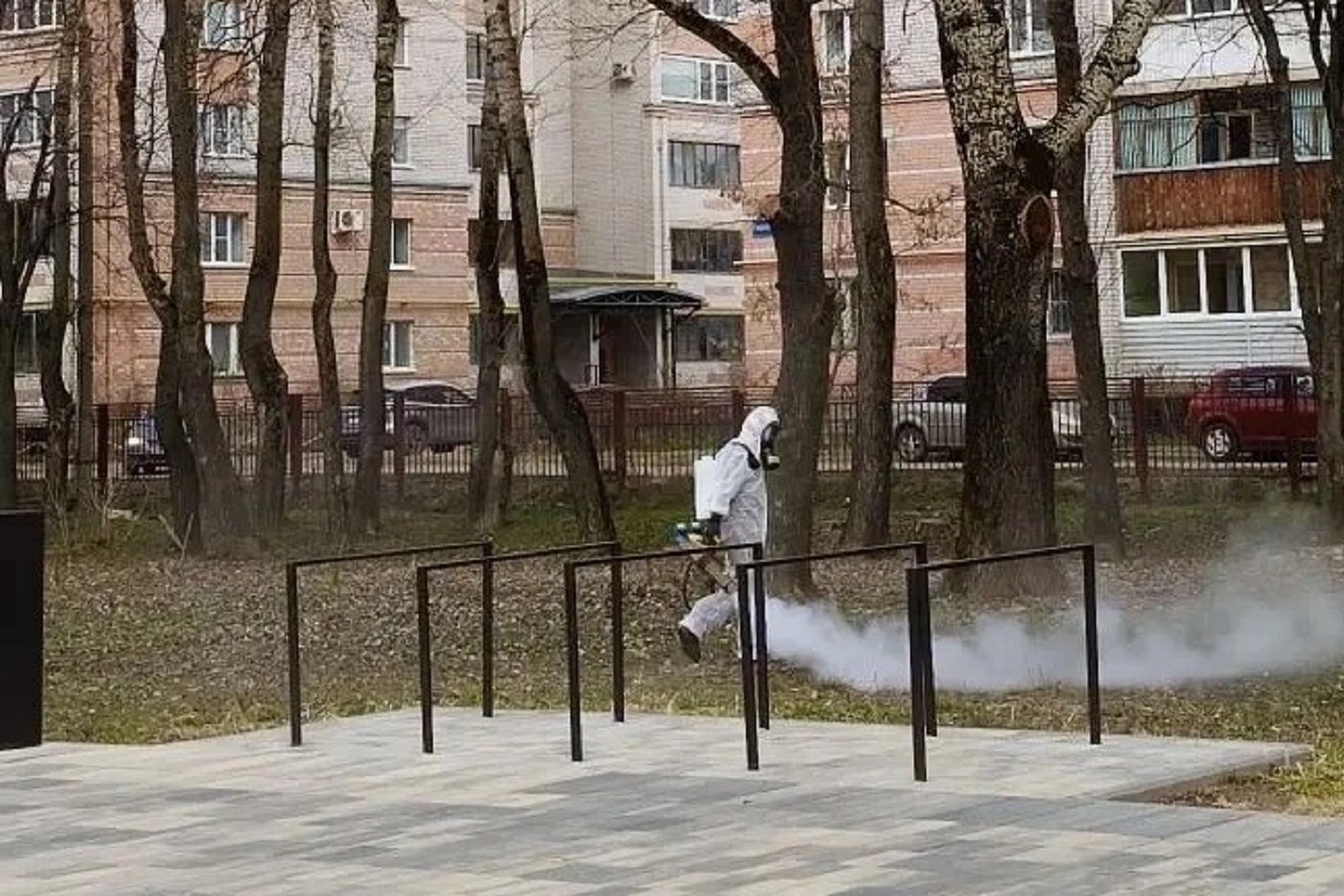 Парки Вологды начали обрабатывать от клещей