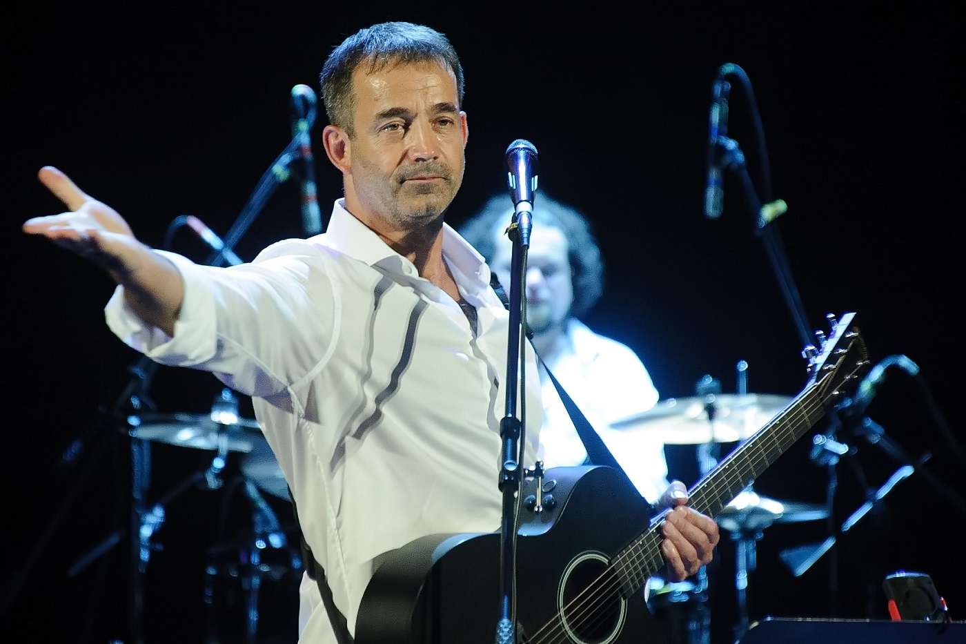 Популярный актер споет с вологжанами песни победы