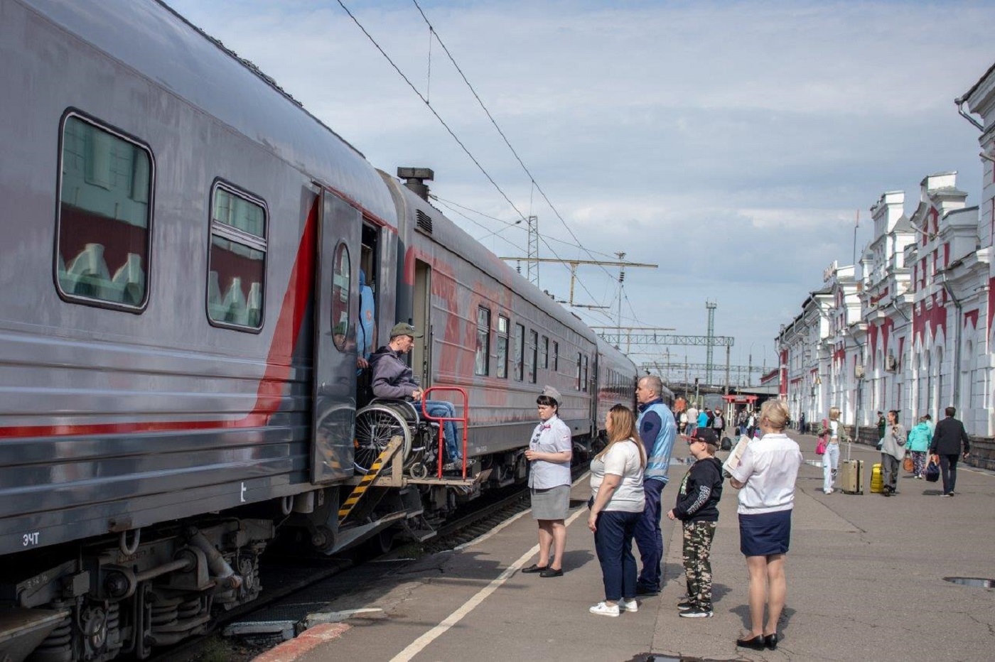 Более 700 человек воспользовались услугами сопровождения на вокзалах СЖД в Вологодской области в 1 квартале 2026 года