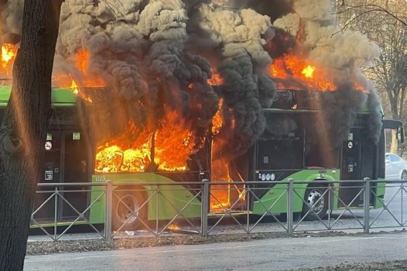 Вологодский троллейбус полностью сгорел в центре Калининграда