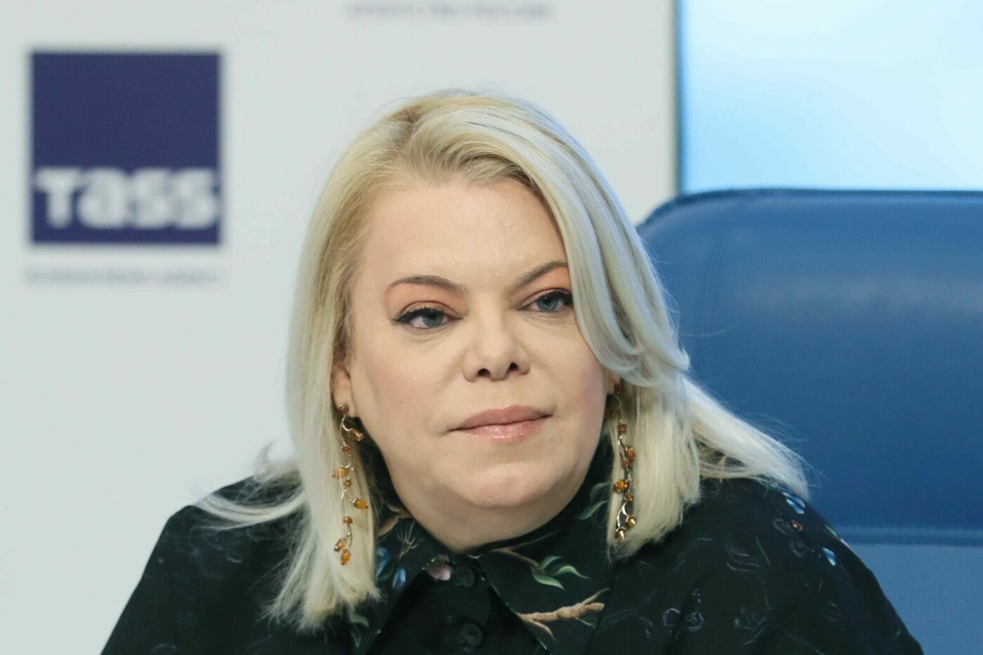 «А уж цена-то какая! Ниже не бывает!»: Яна Поплавская прокомментировала заявление Мантурова о конкурентности российского автопрома