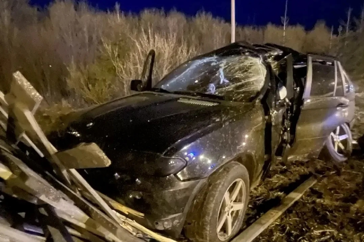 Водитель премиального внедорожника пострадал в ДТП под Вологдой