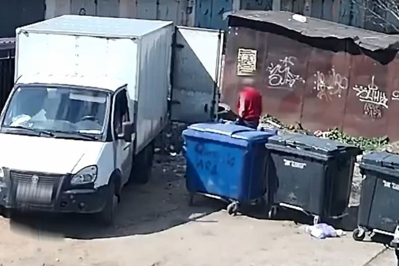 В Вологде зафиксировали несанкционированный сброс мусора