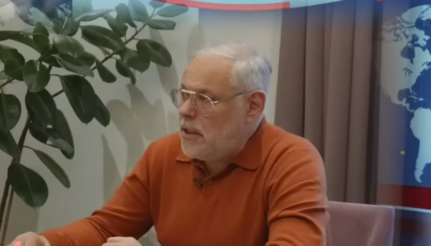 «Кредитов уже не хватает?»: Михаил Хазин заявил о серьезных трудностях у банков с выплатами процентов по вкладам россиян