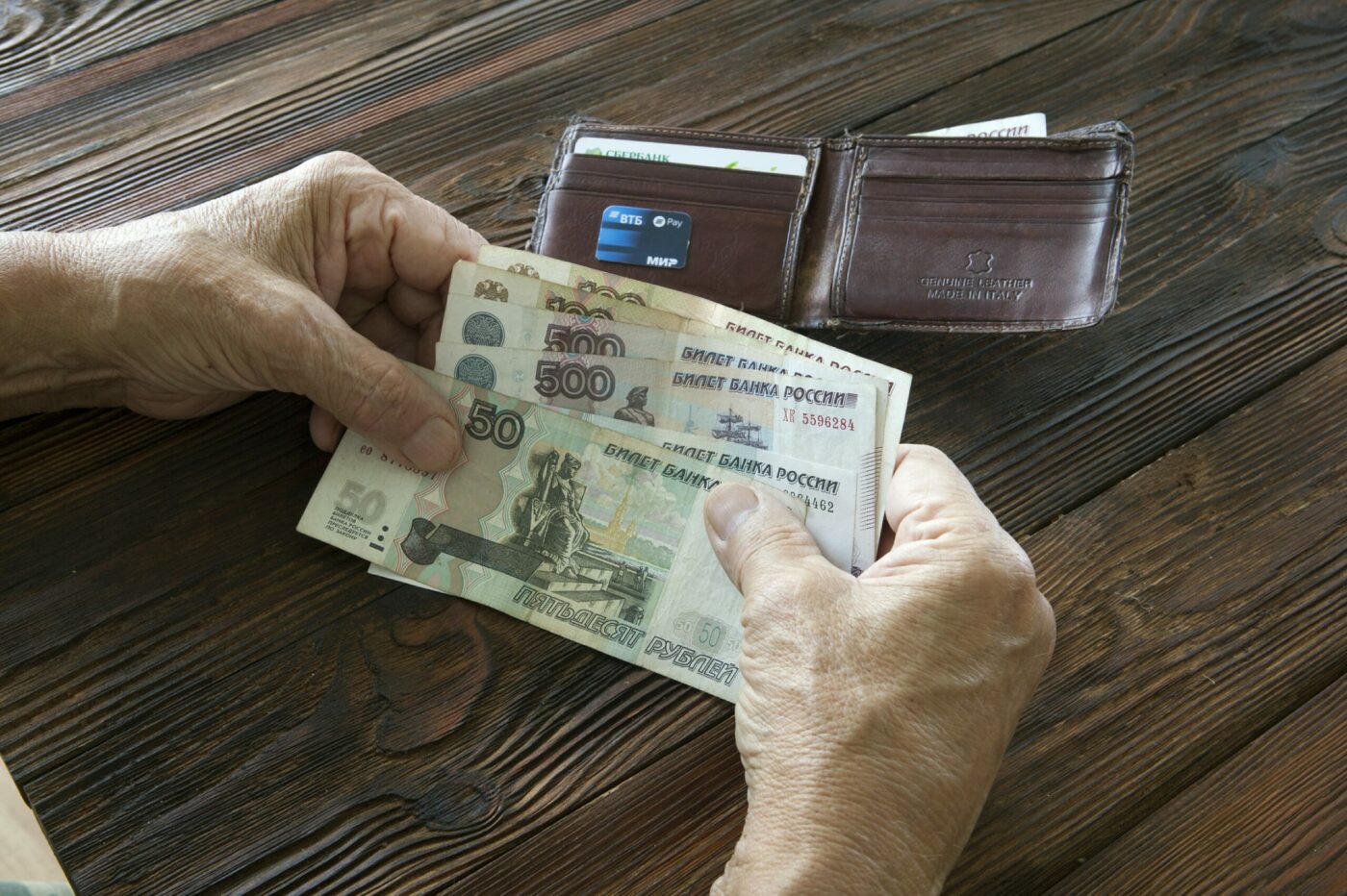 Принудительная девальвация рубля запущена? Минфин объявил об увеличении объемов покупки валюты