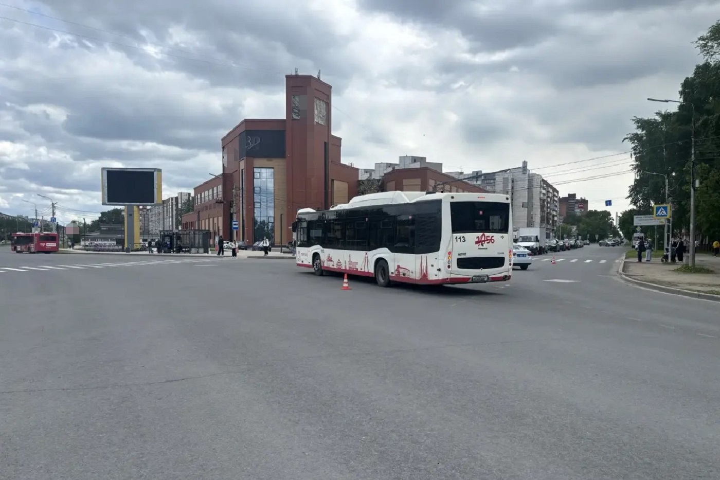 Два пассажира автобуса получили травмы в ДТП в Череповце