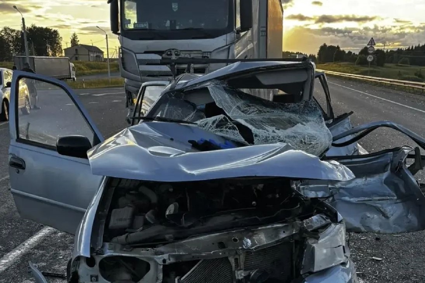 Водитель и пассажир легкового автомобиля погибли в ДТП с грузовиком