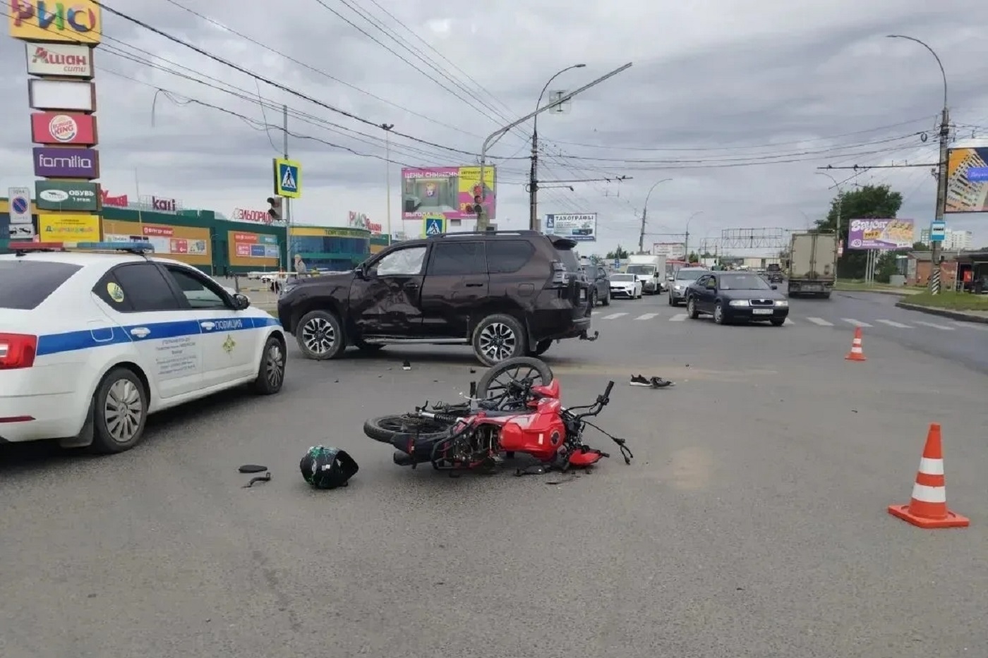 В Вологде мотоциклист попытался проскочить на красный свет и попал в ДТП