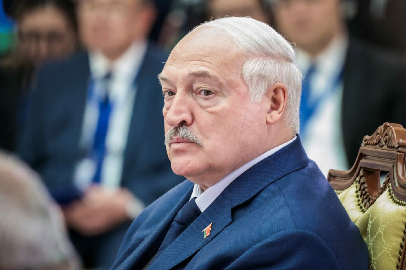 «Всех, кто не умеет работать, — в армию и на южную границу»: Лукашенко пригрозил тунеядцам новыми мерами
