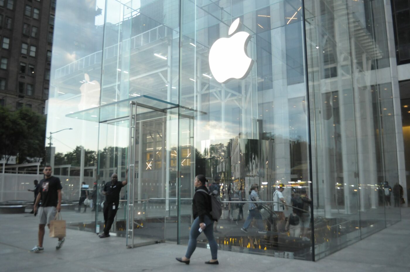Apple наказала сама себя. Россияне начали бойкотировать iPhone