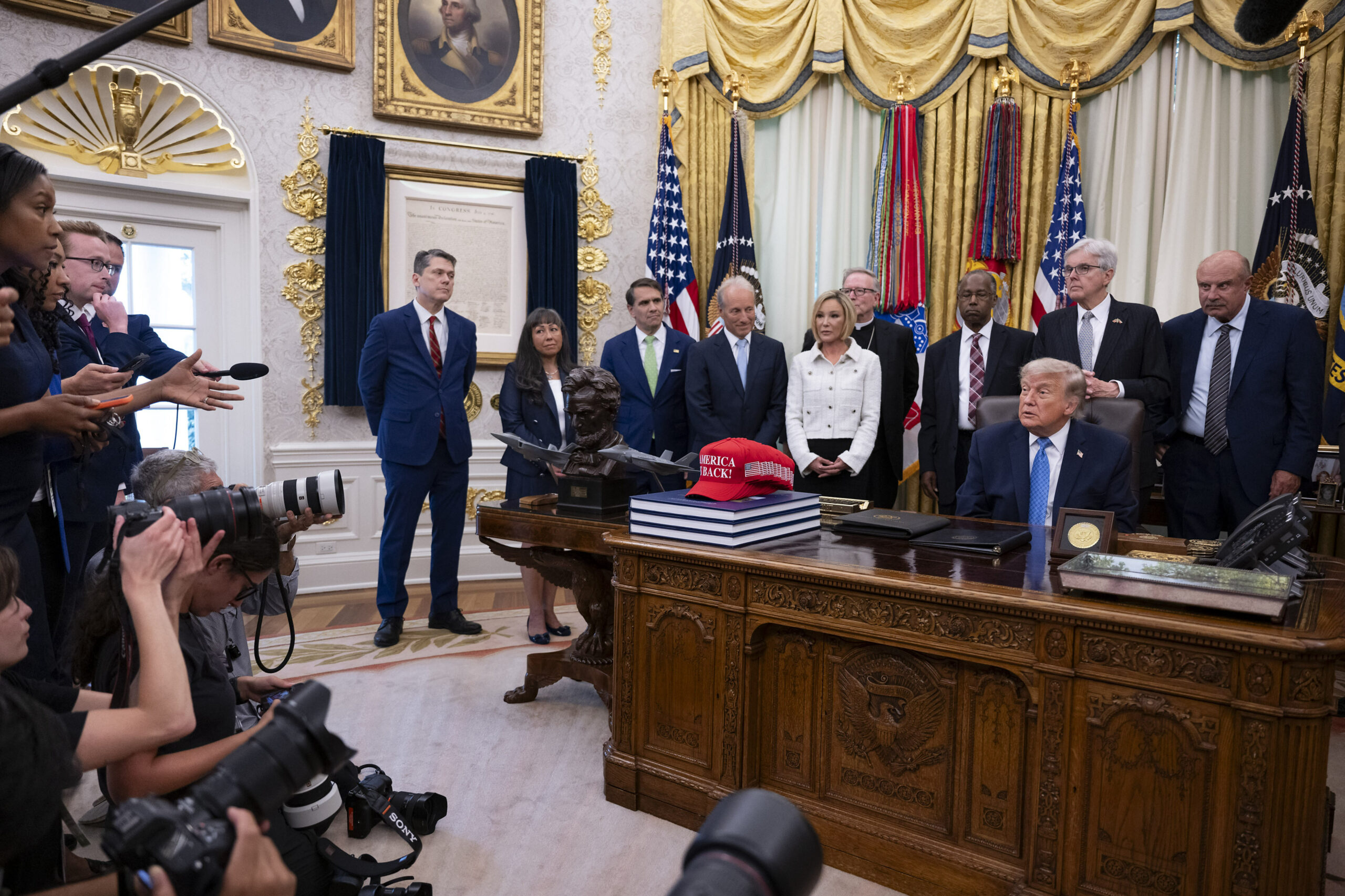 Президент с доходом в 2 млрд: как Дональд Трамп зарабатывает на крипторынке, находясь у власти
