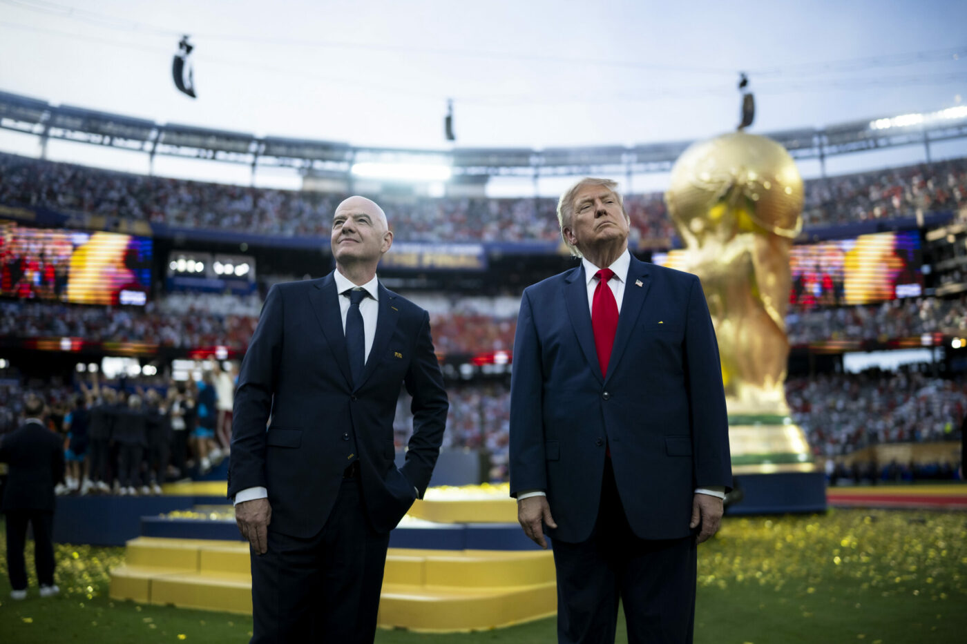Дональд Трамп раскалывает мировой футбол. УЕФА заявило о бойкоте Чемпионата мира, если план Инфантино воплотится в жизнь