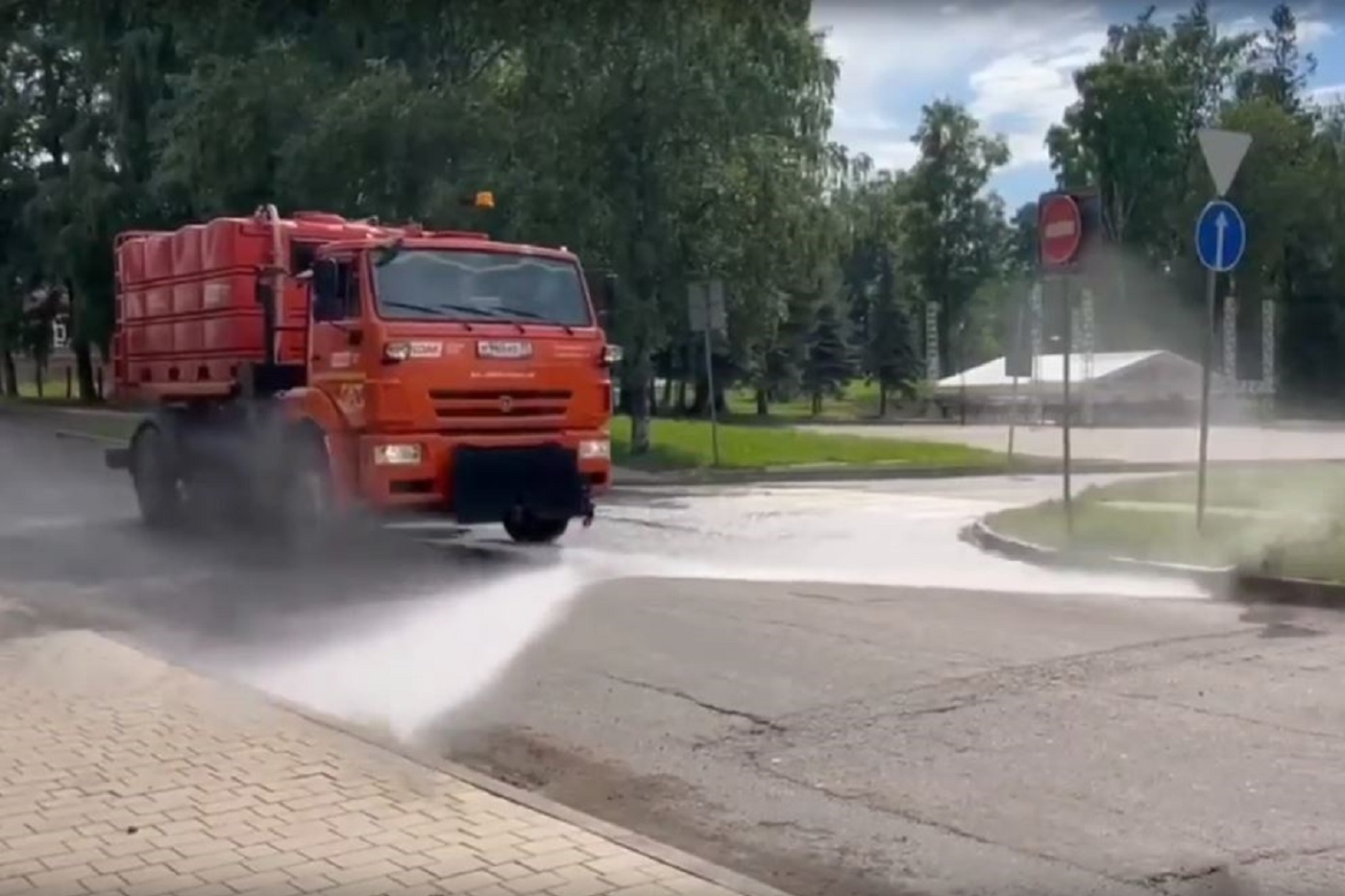 Череповецкие коммунальщики направлены на помощь Белозерску