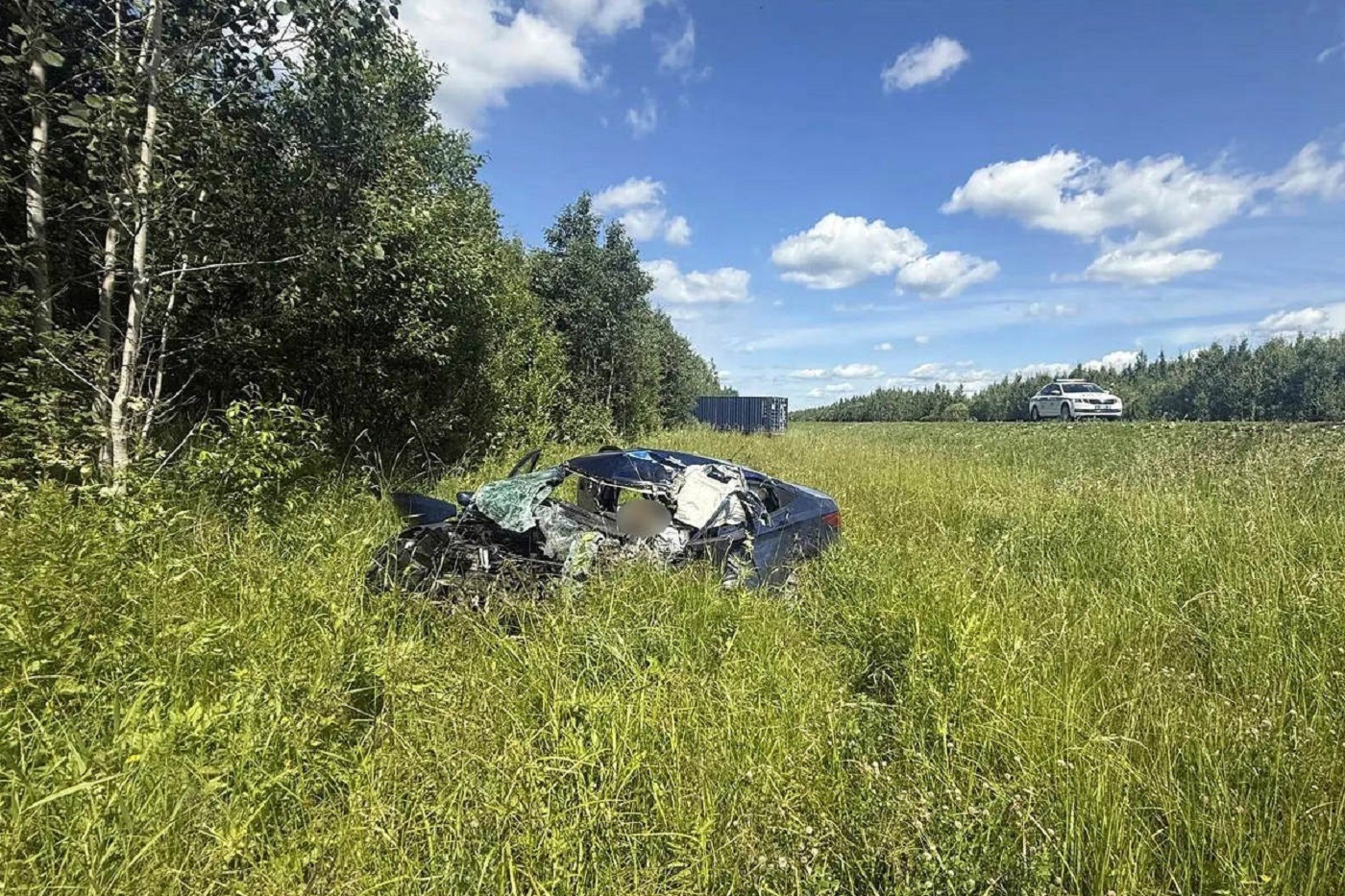 Два человека погибли в лобовом столкновении легковушки и КАМАЗа под Грязовцем