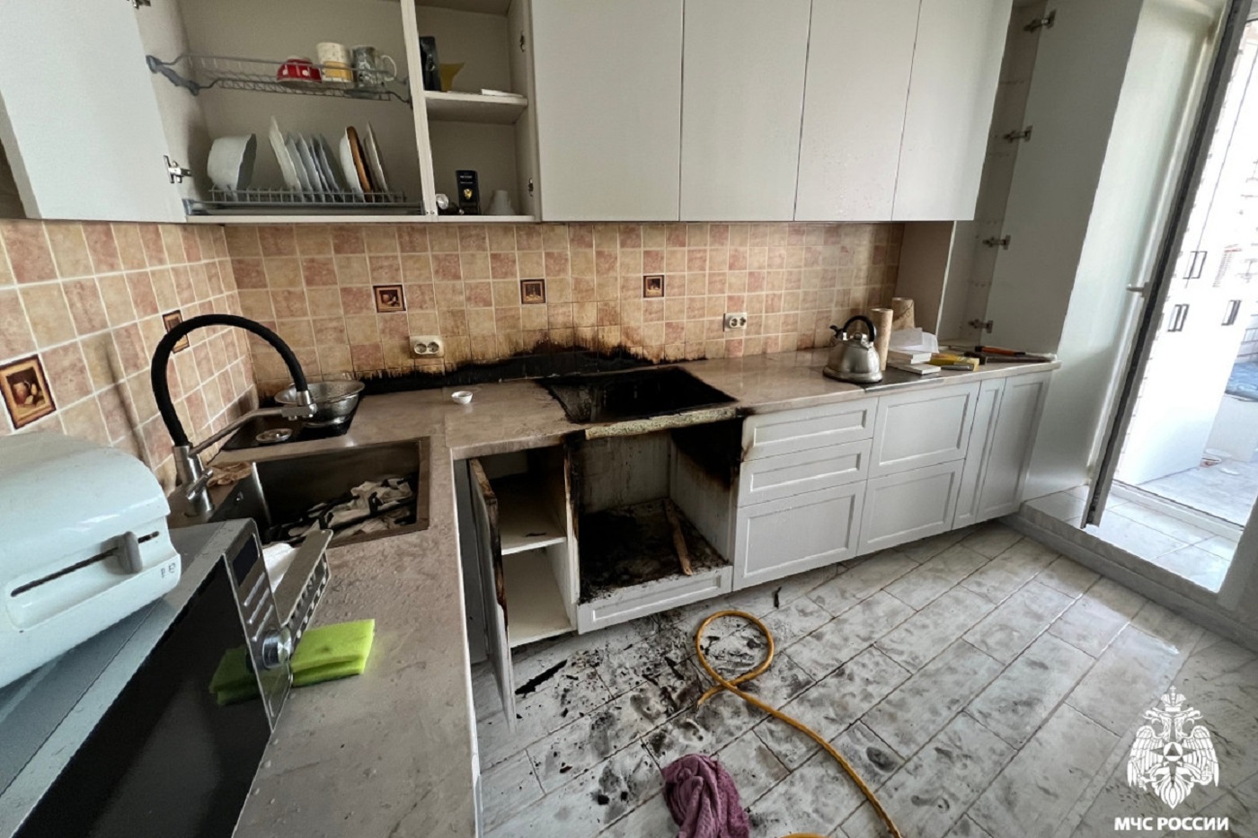 Духовой шкаф стал причиной пожара в многоквартирном доме в Вологде