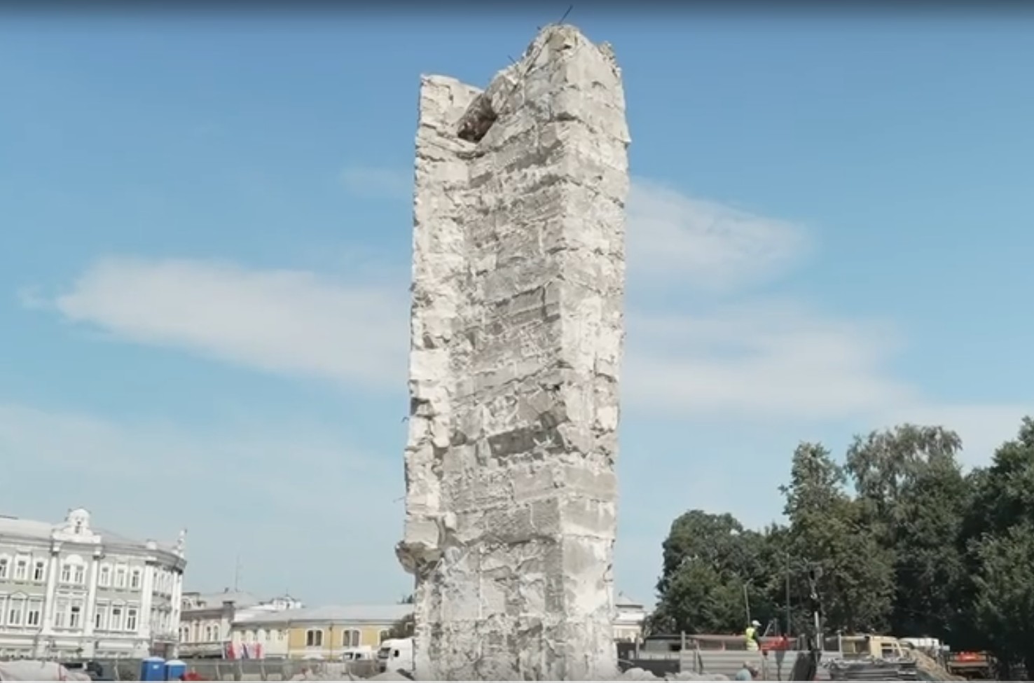 В Вологде барельефы легендарного «Зуба» отправили на реставрацию
