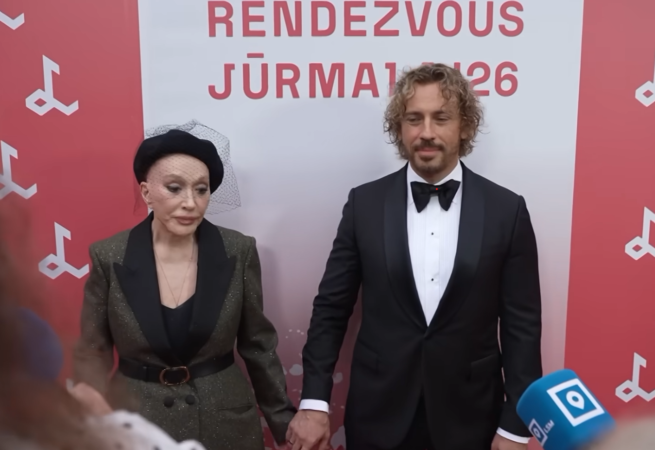 «Убрать отсюда этот русский балаган!»: Пугачева и Галкин* оказали “медвежью услугу” Вайкуле и ее фестивалю “Рандеву”