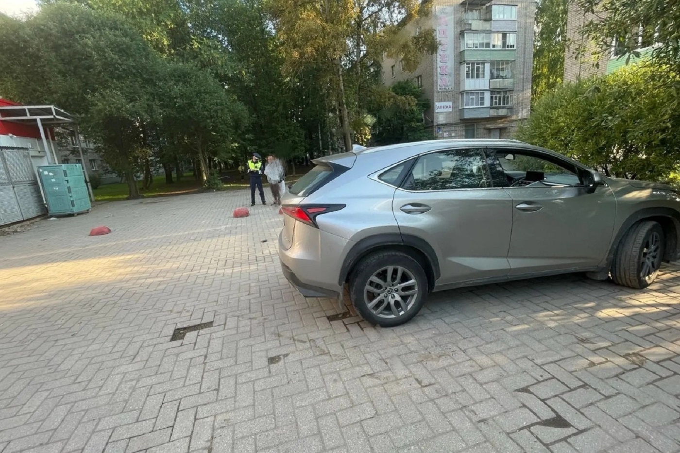 Автоледи на премиальной иномарке сбила двухлетнюю девочку в Вологде