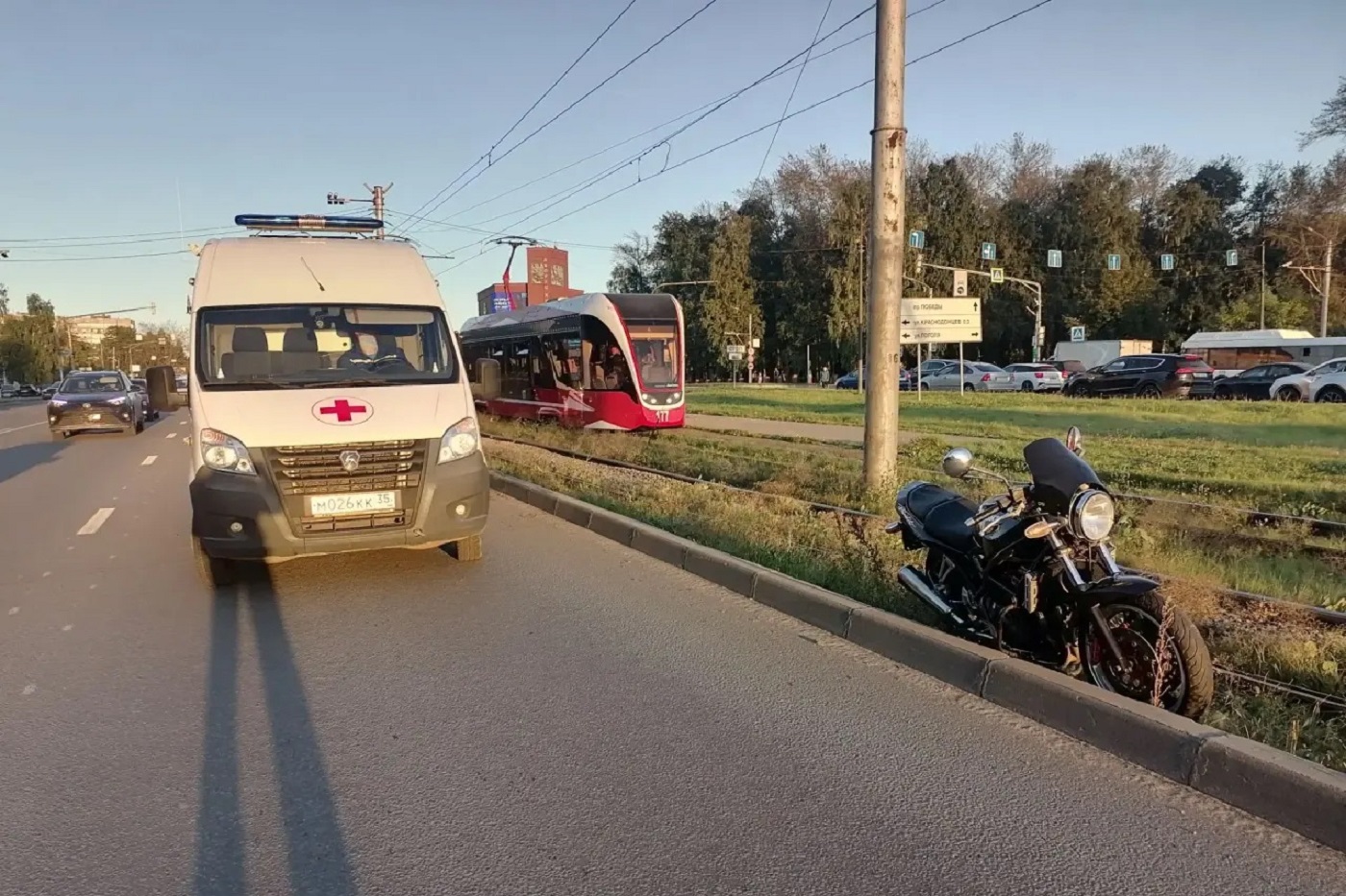 Избегая наезда на пешехода, мотоциклист попал в ДТП
