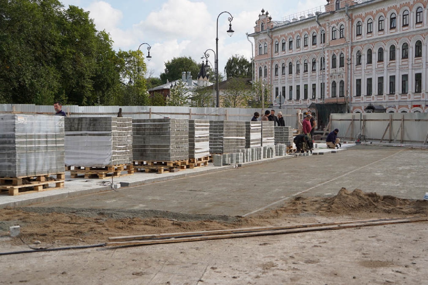 Плитку на площади Революции будут укладывать по ночам