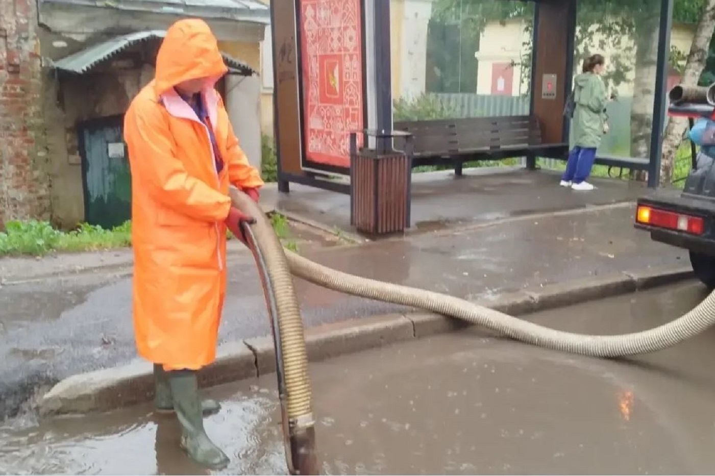 В Вологде ликвидируют последствия ливня