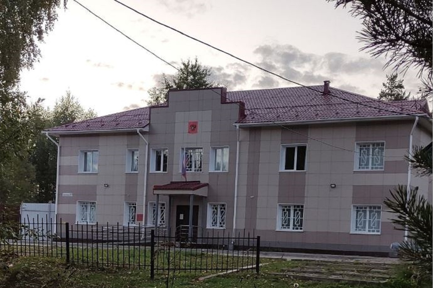 Молодая вологжанка повредила две дорогие иномарки во время приготовления еды