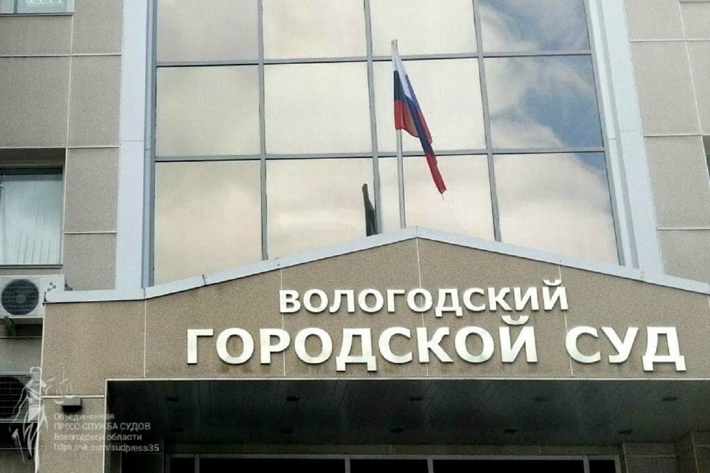 Вологжанка пыталась убить двух человек из-за долга за квартиру