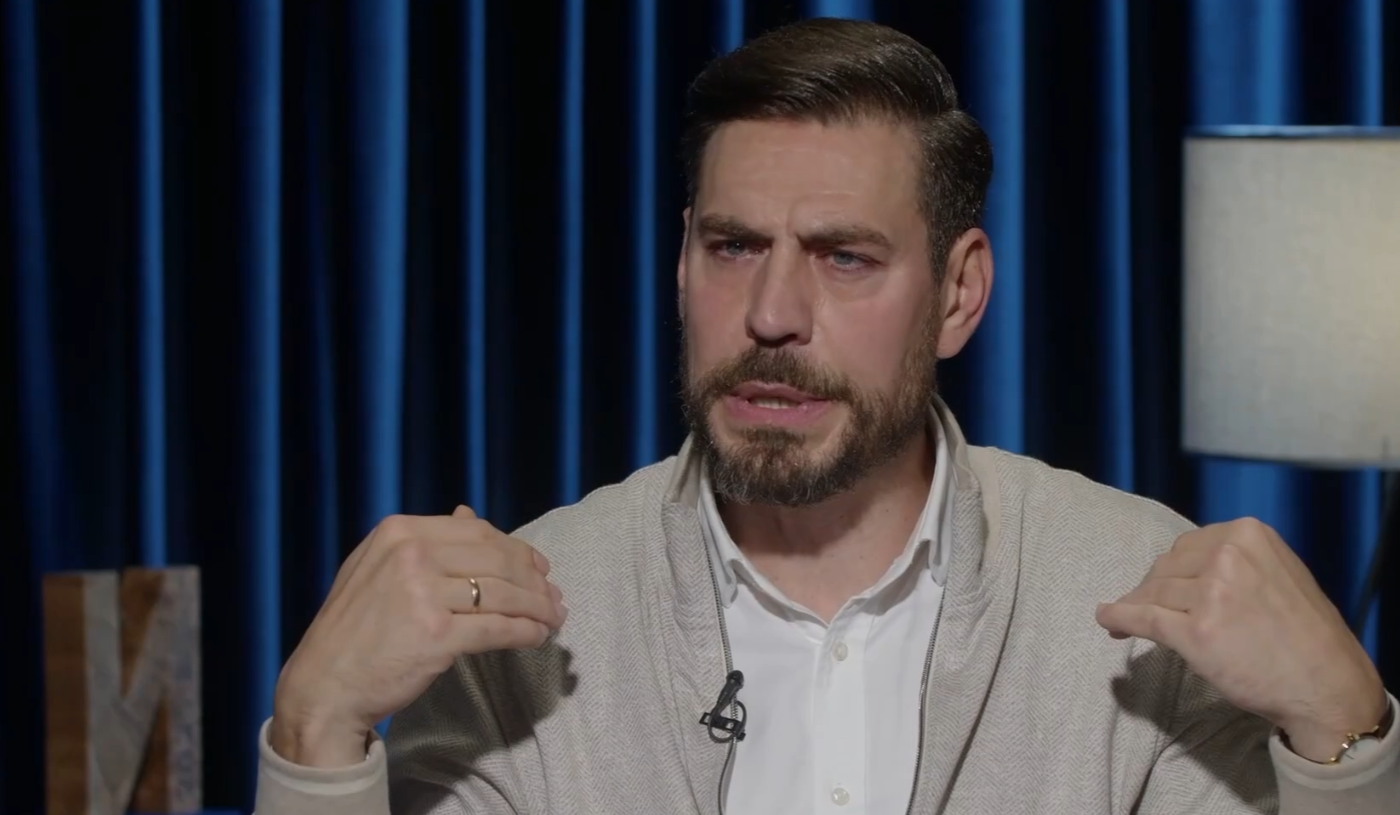 «Моя жизнь тяжелее, чем ваша нехватка зарплаты»: Дмитрий Дюжев обиделся на россиян из-за плохих комментариев